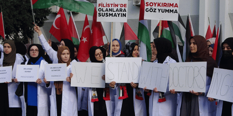 BUÜ öğrencileri Gazze’deki hastane katliamına isyan etti