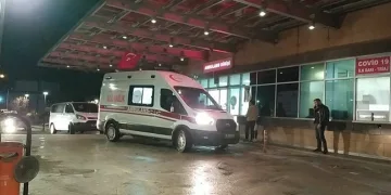 Minibüsün çarptığı genç kız ağır yaralandı