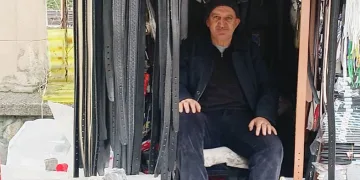 Ayakkabı boyacılarının soğukla mücadelesi başladı