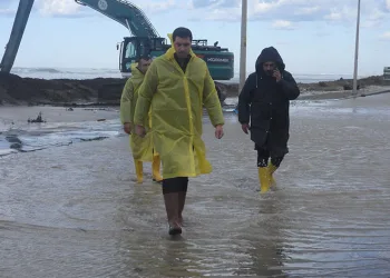Hatay Samandağ’da da deniz yola taştı