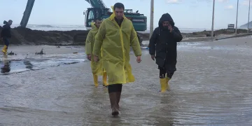 Hatay Samandağ’da da deniz yola taştı