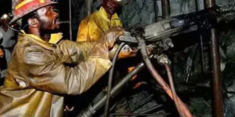 Güney Afrika’da madende asansör kazası