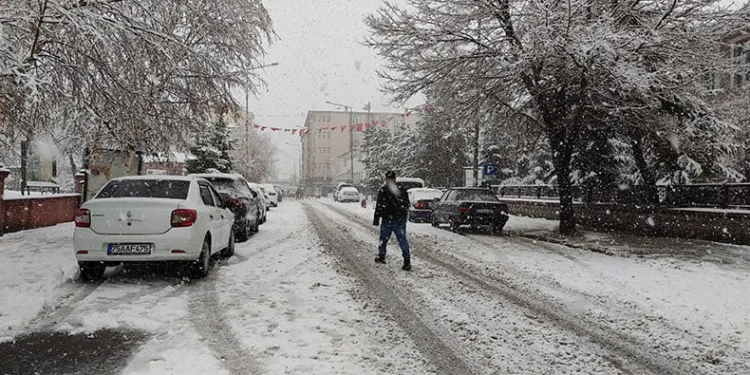 Ardahan’da eğitime kar engeli