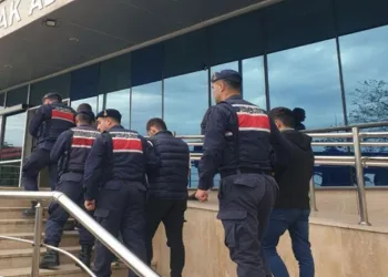 Hırsızlık şüphelileri jandarmaya yakalandı