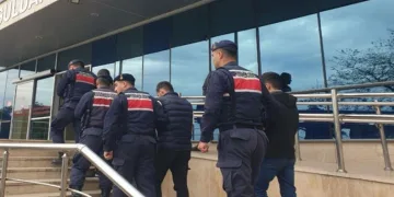 Hırsızlık şüphelileri jandarmaya yakalandı