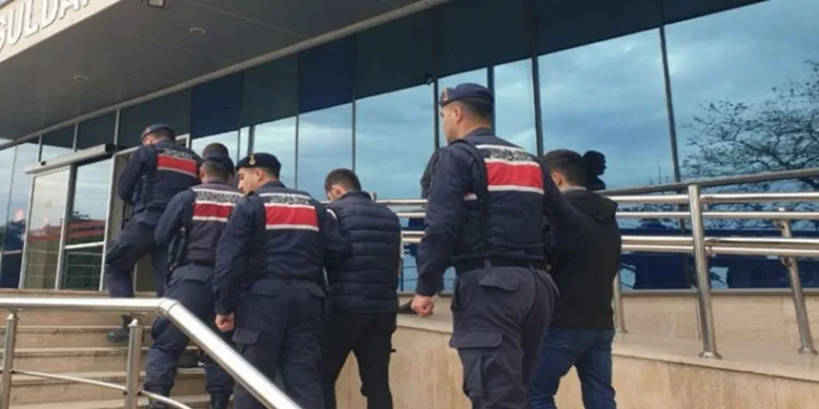 Hırsızlık şüphelileri jandarmaya yakalandı