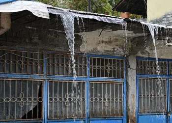 Sağanak yağış çayları taşırdı