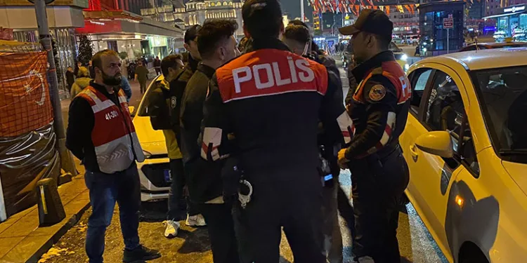 Taksim’de helikopter destekli huzur uygulaması