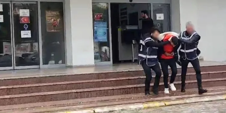 İzmir’de 2 zehir taciri yakalandı