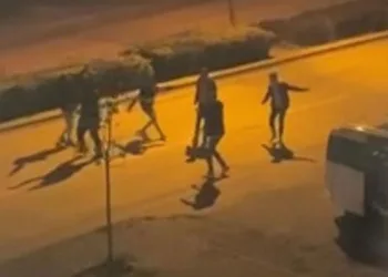 Yol ortasında çiftetelli oynaydılar