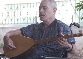 Sazıyla hayata tutundu, engellilere umut oldu