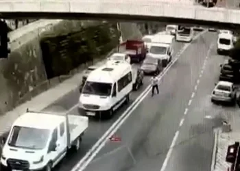 Türk Polisinin Bayrak hassasiyeti
