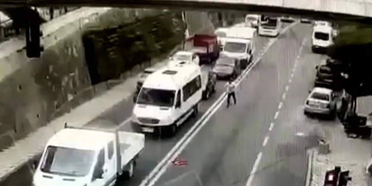 Türk Polisinin Bayrak hassasiyeti