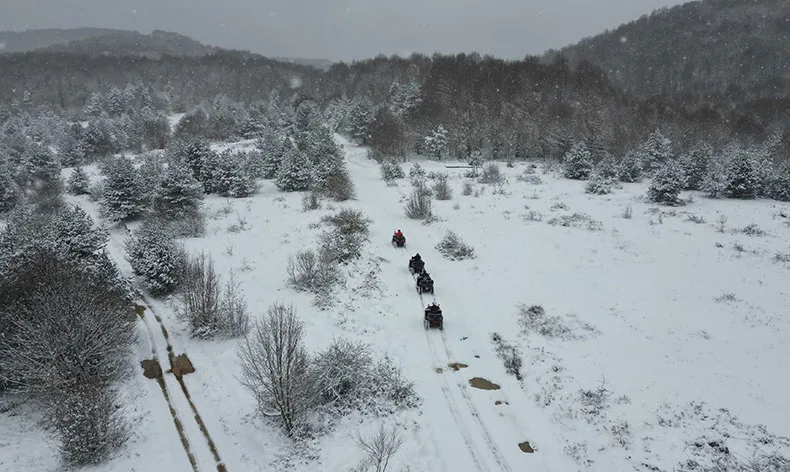 Kocaeli’nin dağlarına lapa lapa kar yağıyor