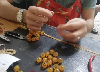 Asırlık dede mesleğini sürdürüyor