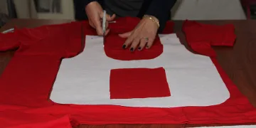 Tişörtler çantaya dönüştü kadınlara gelir kapısı oldu