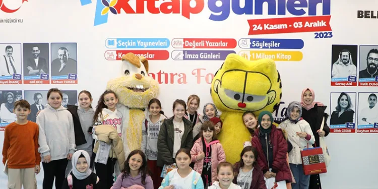 İnegöl’de kitap günleri coşkusu sürüyor