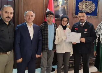 Limonata parasını Gazze’deki çocuklara gönderdi