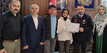 Limonata parasını Gazze’deki çocuklara gönderdi