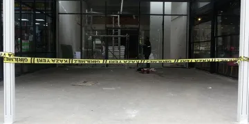 İskeleden düşen işçi hayatını kaybetti