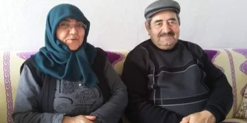 Eşinin acısına dayanamayıp kendini vurdu