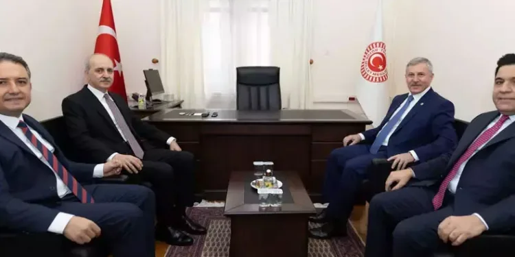 Numan Kurtulmuş, Saadet Partisi’ni ziyaret etti