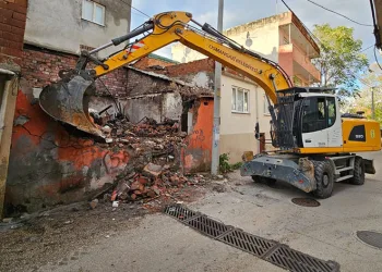 Osmangazi’de metruk binalar yıkılıyor