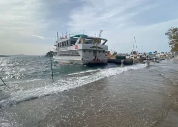 Erdek’te lodos etkili oluyor