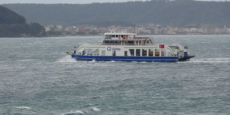 Çanakkale Boğazı çift yönlü olarak trafiğe kapatıldı