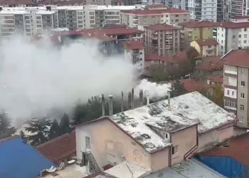 Çankırı’da iki katlı ev yandı