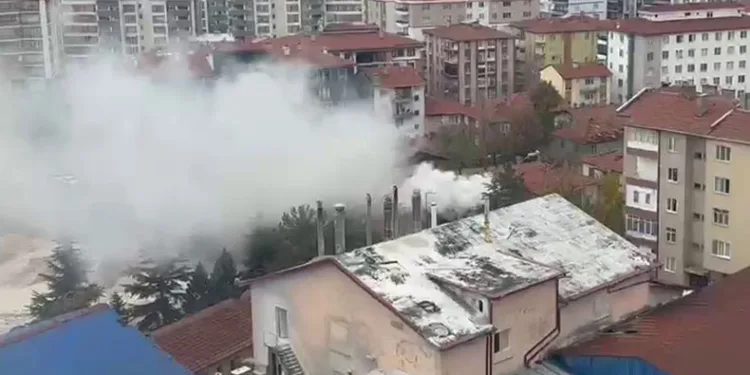 Çankırı’da iki katlı ev yandı