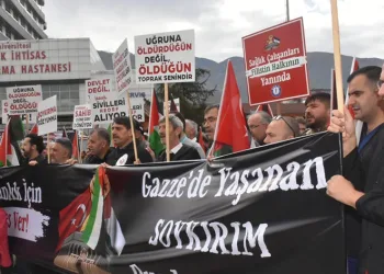 Bursa’da sağlık çalışanlarından İsrail’e tepki