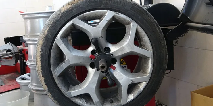 Lastikçilerde kış lastiği hareketliliği başladı
