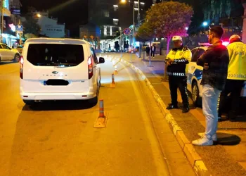 Trafikte yüksek sesle müzik denetimi