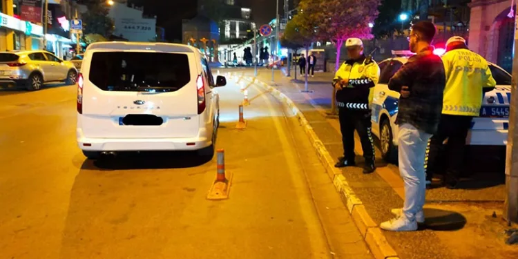Trafikte yüksek sesle müzik denetimi