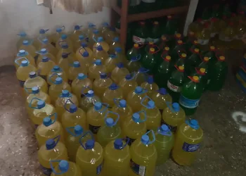 Evi kaçak deterjan üretim merkezine çevrmiş