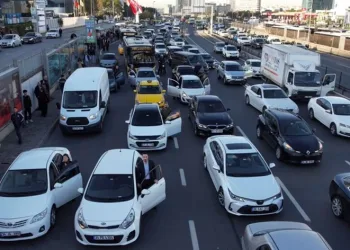 İstanbul’da Ata’ya saygı duruşu