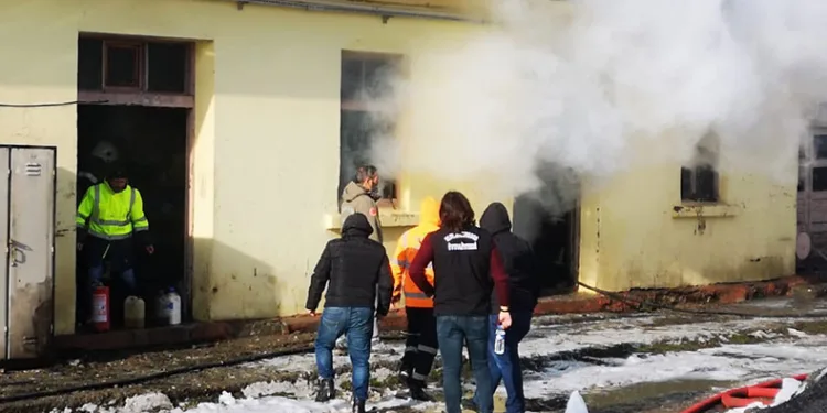 Cağ kebabı için yaktıkları ateş depoyu yaktı