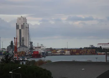 Gemiler açığa demirledi, liman boş kaldı