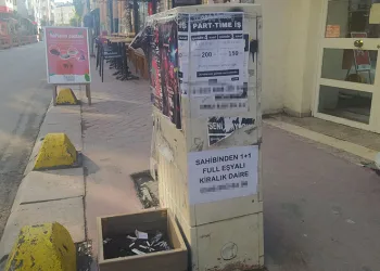 Elektrik panosu değil, ilan panosu