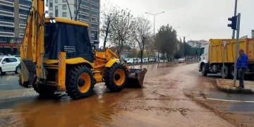 Ekiplerin sağanak yağış nöbeti