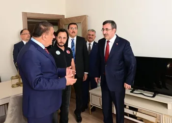 Cevdet Yılmaz, deprem konutlarını inceledi