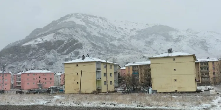 Tunceli’de kar yağışı hayatı olumsuz etkiledi