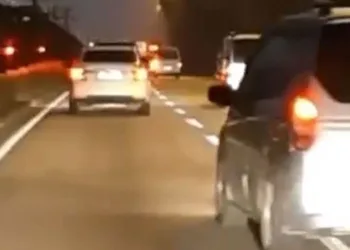 Canını hiçe saydı kilometrelerce makas atarak ilerledi