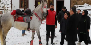Öğretmenler at çiftliğini ziyaret etti