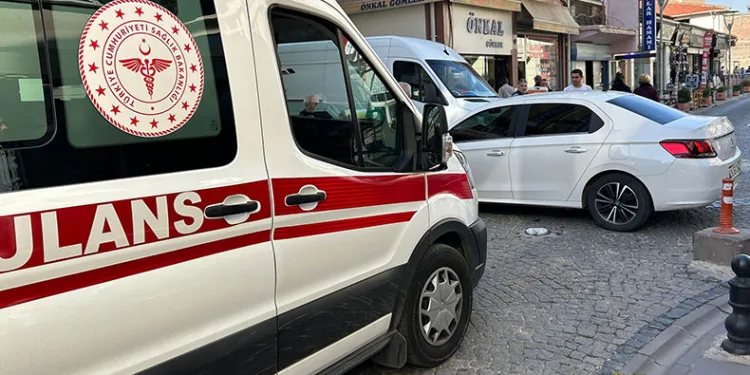 Yoğun trafik müdahaleye giden ambulansı geciktirdi