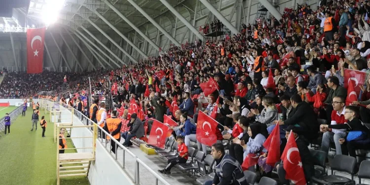 Çorum’da Kadın Milli Takımları seyirci rekoru kırıldı