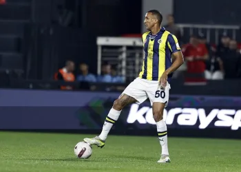 Fenerbahçe’de stoper belirsizliği