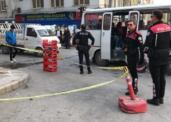 Caddede yürürken silahlı saldırıya uğradılar