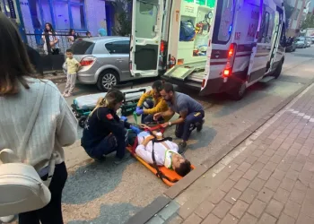 Otomobil ile motosiklet çarpıştı: 2 yaralı